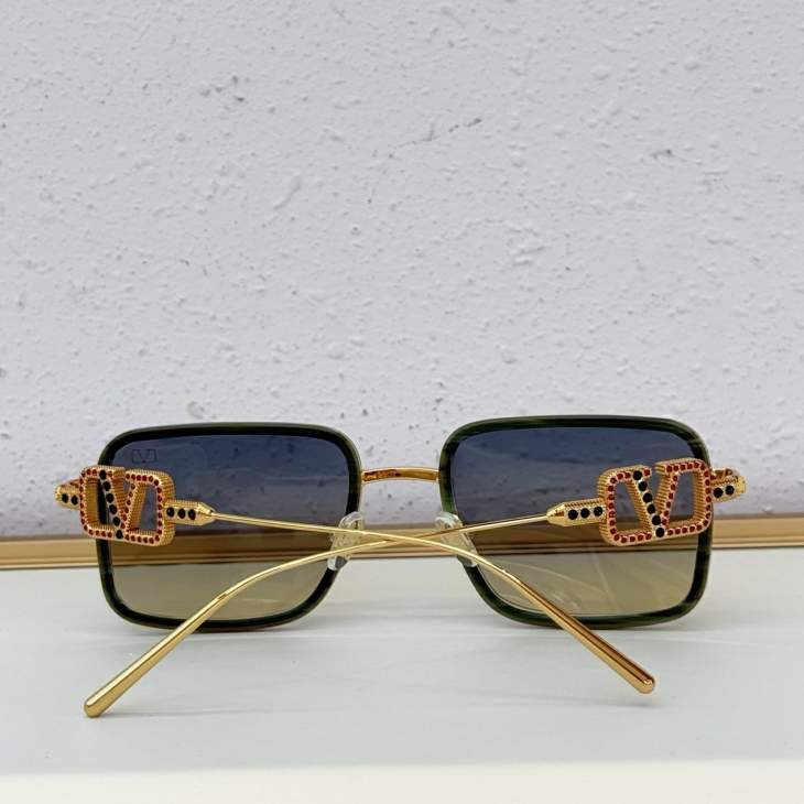 Picture of Valentino Sunglasses _SKUfw75731579fw